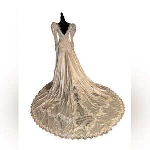 Vtg 1980s Beaded Pearl Lace‎ Wedding Gown long Train satin lightweight Size 8
